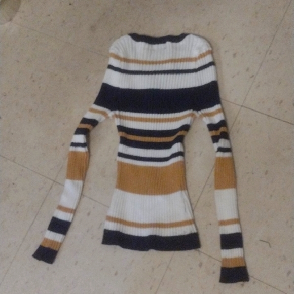 EUC..Girl sweater 2 for $15 read description - Picture 3 of 3